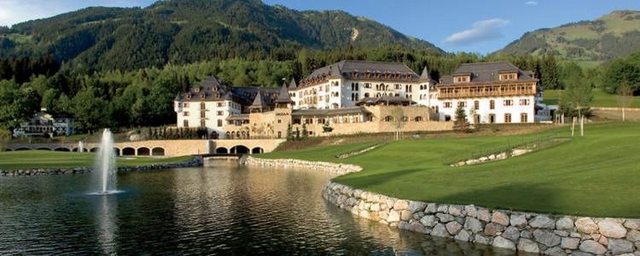 Modern Classic Interior Design Ideas at 5 Stars Hotels in Kitzbühel _arosa-slider-5  Modern Classic Interiors Ideas at 5 Stars Hotels in Kitzbühel Modern Classic Interior Design Ideas at 5 Stars Hotels in Kitzb  hel  arosa slider 1