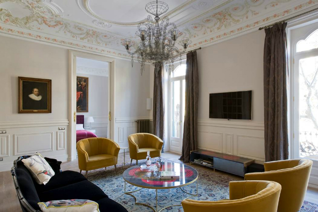 Art Apartment in Barcelona decorated with BRABBU's Accent Chairs 8