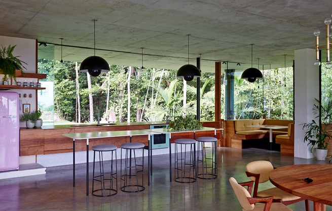 Architect Jesse Bennett elevates planchonella house within the Australian rainforest