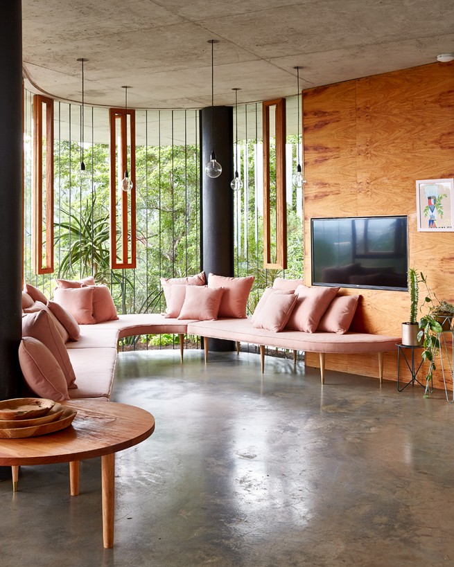 Architect Jesse Bennett elevates planchonella house within the Australian rainforest