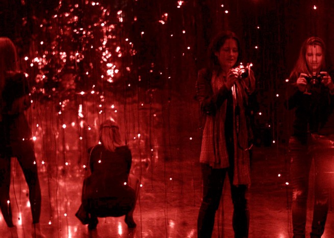 Light installation by Neon Golden replicates swarm of fireflies_3