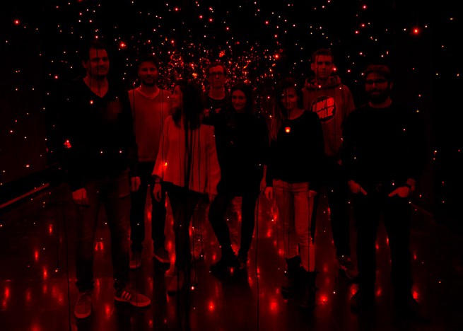 Light installation by Neon Golden replicates swarm of fireflies_4