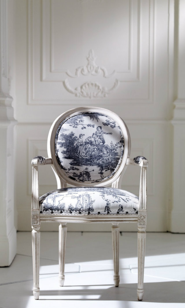 Classic vs. Modern Looks: the Toile de Jouy Revisited toile de jouy Classic vs. Modern Looks: the Toile de Jouy Revisited Toile de Jouy chair black white white frame