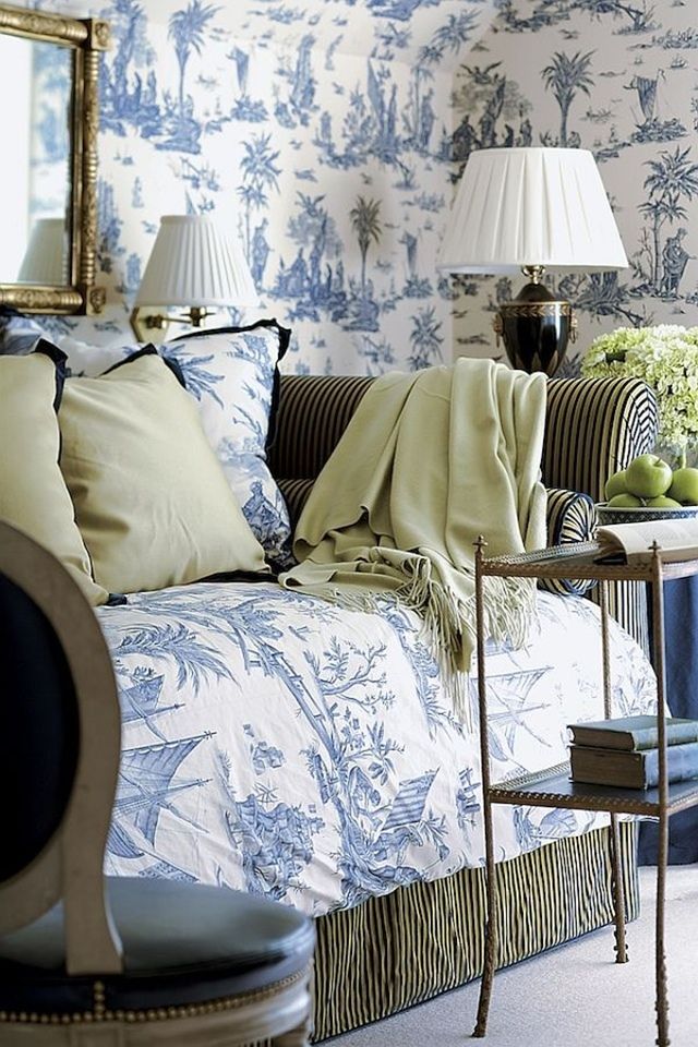 Classic vs. Modern Looks: the Toile de Jouy Revisited toile de jouy Classic vs. Modern Looks: the Toile de Jouy Revisited Toile de jouy blue white sofa
