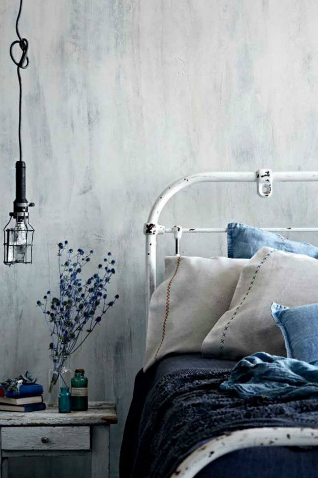 Must Shabby Chic Item: the Wrought Bed  Must Have Shabby Chic Item: the Wrought Bed Wrought Bed Shabby Chic linen Sheets blue flowers hanging lamp