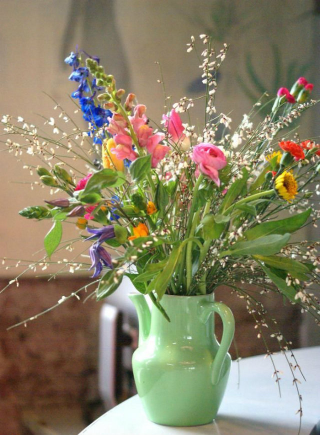 Mood Board: Summer Flower Color Inspiration home decor Mood Board: Summer Flowers Color Inspiration in Your Home Decor Flower Mood Board Green Jar Vase