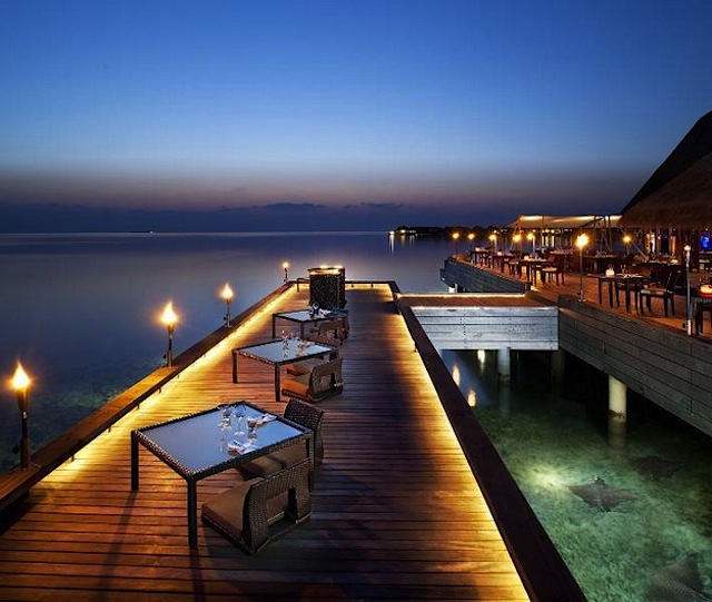 10 Amazing Waterfront Restaurants Around the World  10 Amazing Waterfront Restaurants Around the World Waterfront Restaurant W Retreat Maldives