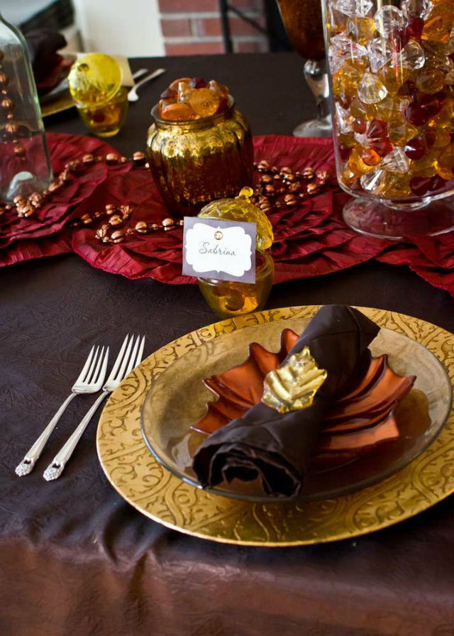 Burgundy Thanksgiving colour thanksgiving color combinations Best Thanksgiving Color Combinations: Burgundy Table Setting Brugundy THKSGVNG 6