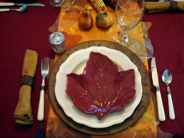 Brugundy THKSGVNG 9 thanksgiving color combinations Best Thanksgiving Color Combinations: Burgundy Table Setting Brugundy THKSGVNG 9