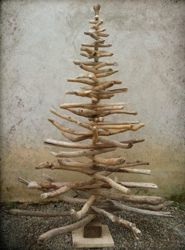 Best 24 DIY Christmas Tree Ideas diy christmas tree Best 24 DIY Christmas Tree Ideas UNIQUE CHRISTMAS TREES 1