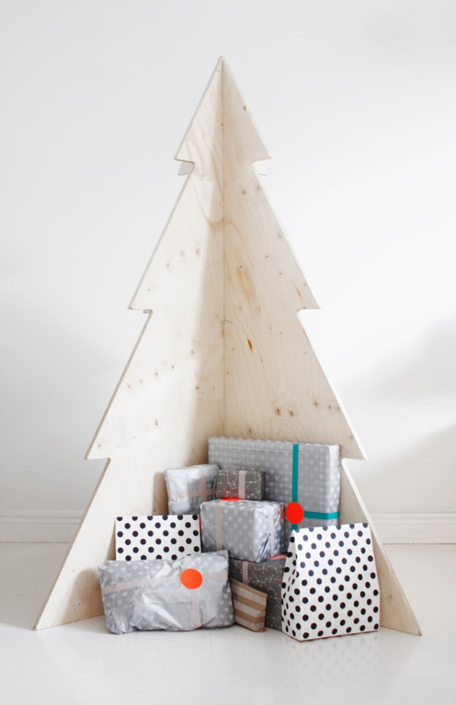 Best 24 DIY Christmas Tree Ideas diy christmas tree Best 24 DIY Christmas Tree Ideas UNIQUE CHRISTMAS TREES 19