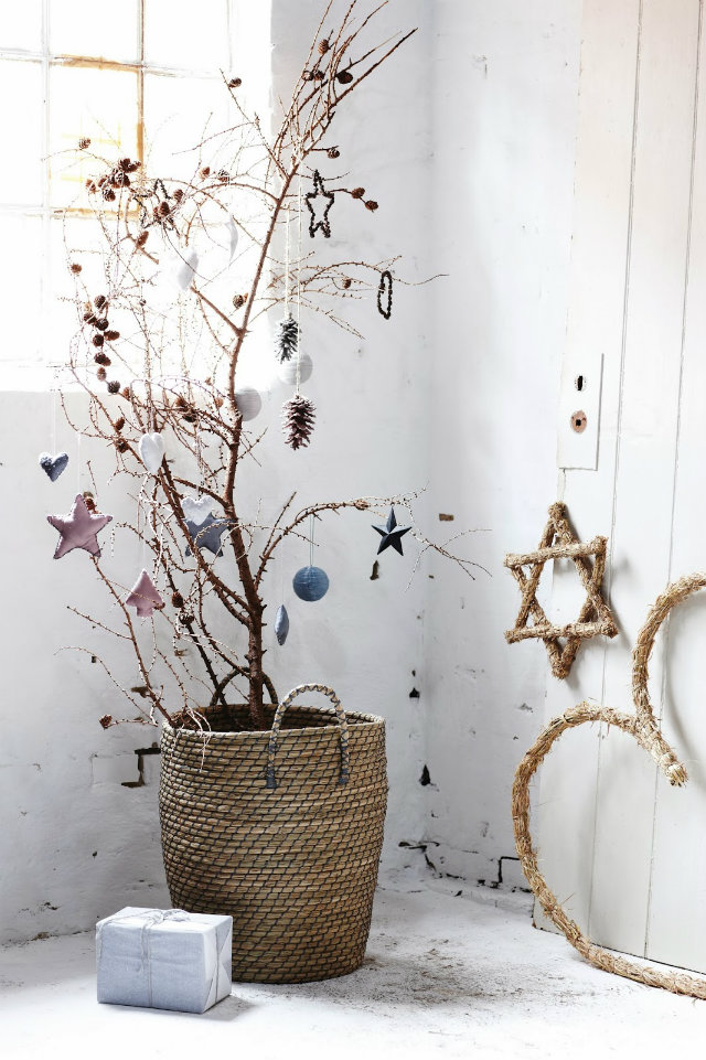Best 24 DIY Christmas Tree Ideas diy christmas tree Best 24 DIY Christmas Tree Ideas UNIQUE CHRISTMAS TREES 23