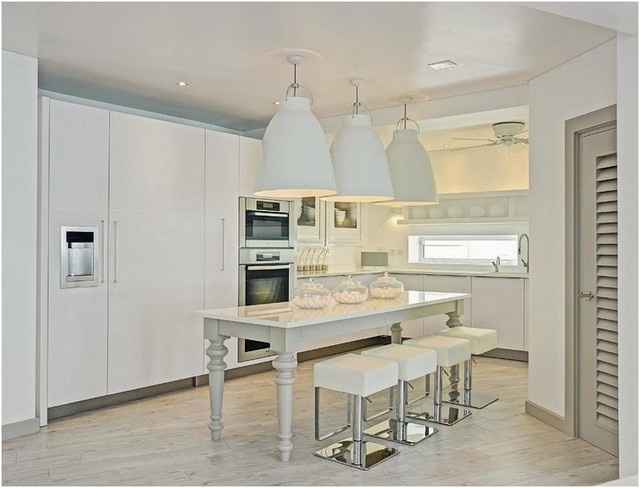 Kitchen details at Villa in Barbados by Kelly Hoppen kelly hoppen Top 50 Projects by Kelly Hoppen Kitchen details at Villa in Barbados by Kelly Hoppen