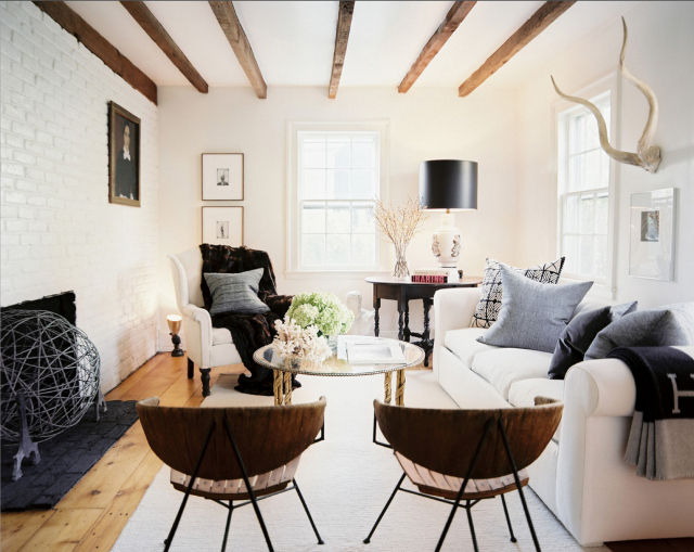 living room inspiration how to style a white sofa living room inspiration Living Room Inspiration : How To Style a White Sofa how to style a white sofa 1