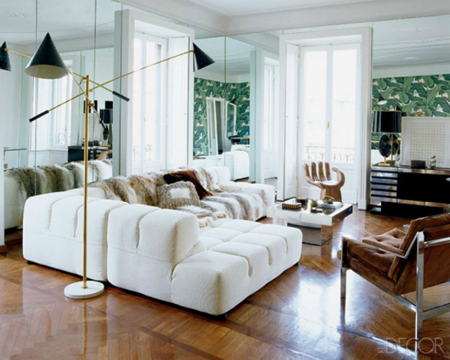If the thought of getting a white sofa has crossed your mind but you're still debating wether or not it is a good idea, we gathered some living room inspiration that will probably convince you. white sofa Beautiful Living Room Ideas With A White Sofa white sofa nate berkus 1