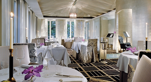 8 Stunning Ideas for Classic Modern Restaurants Interior Design  8 Stunning Ideas for Classic Modern Restaurants Interior Design Wohnenmitklassikern 100 Klassische Moderne Architektur und Einrichtungideen 19