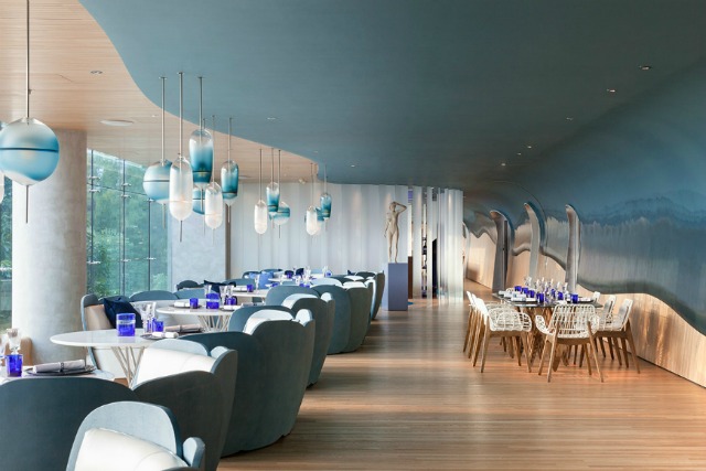 15 Stylish Modern Sofa In Astonishing Restaurant Interiors  modern sofas 15 Stylish Modern Sofas In Astonishing Restaurant Interiors sofa155