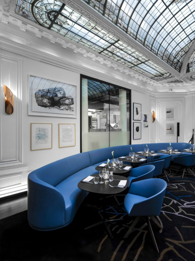 15 Stylish Modern Sofa In Astonishing Restaurant Interiors  modern sofas 15 Stylish Modern Sofas In Astonishing Restaurant Interiors sofa4
