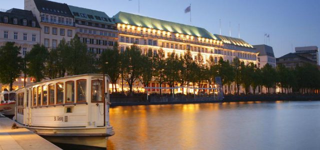 Get Inspired By The Stunning Fairmont Vier Jahreszeiten Hotel Interior  hotel interior Get Inspired By The Stunning Fairmont Vier Jahreszeiten Hotel Interior Germany Top Hotels Fairmont Hotel 1 1 e1476442409619