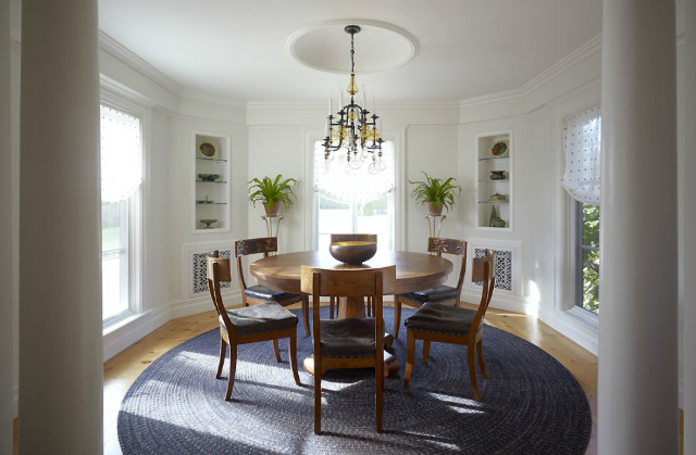 10 Stunning Decorating Ideas To Style A Round Dining Room Table decorating ideas 10 Stunning Decorating Ideas To Style A Round Dining Room Table christopher stevens