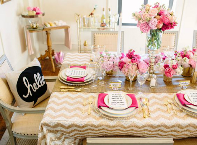 How To Style A Dining Room Table This Valentines Day valentines day How To Style A Dining Room Table This Valentines Day ae950e55f3c55db51b7e85c3e3ebd298