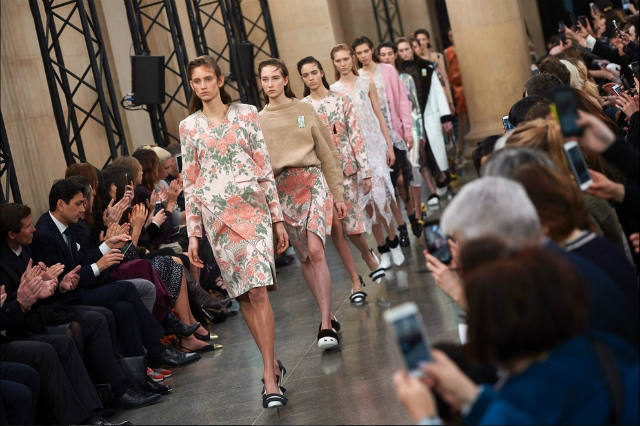 Get Inspired By The Best Moments london fashion week Get Inspired By The Best Moments At London Fashion Week 2017 91a74e8aca971baebe6a9647d3beebb8