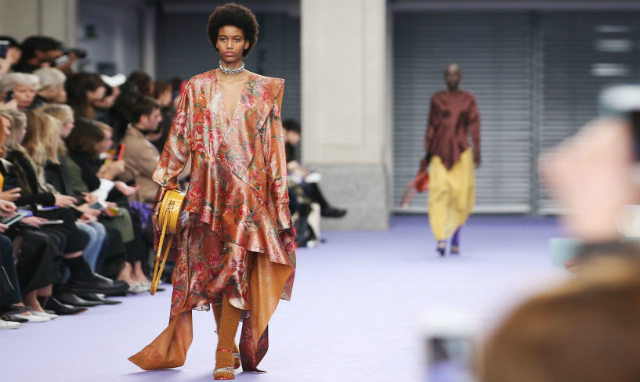 Get Inspired By The Best Moments At London Fashion Week 2017 london fashion week Get Inspired By The Best Moments At London Fashion Week 2017 landscape 1487529134 elle lfw fw17 collections mulberry 00 index getty