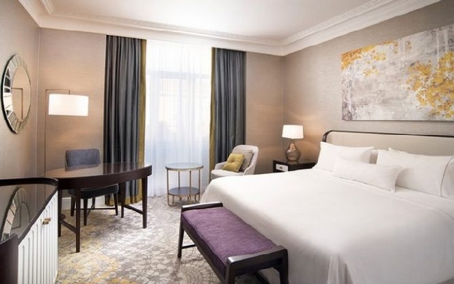 7 Striking Decor Ideas To Steal From Areen Design  7 Striking Decor Ideas To Steal From Areen Design areendesign Hospitality Westin Palace Madrid Executive Guestroom 1 670x419 1