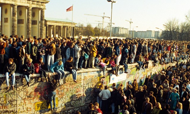 10 Iconic Germany Monuments That You Must Visit germany monuments 10 Iconic Germany Monuments That You Must Visit berlin wall