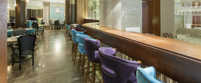 Upholstered Bar Chairs 10 Inspiring Restaurant Designs upholstered bar chairs Upholstered Bar Chairs: 10 Inspiring Restaurant Designs Upholstered Bar Chairs 10 Inspiring Restaurant Designs5