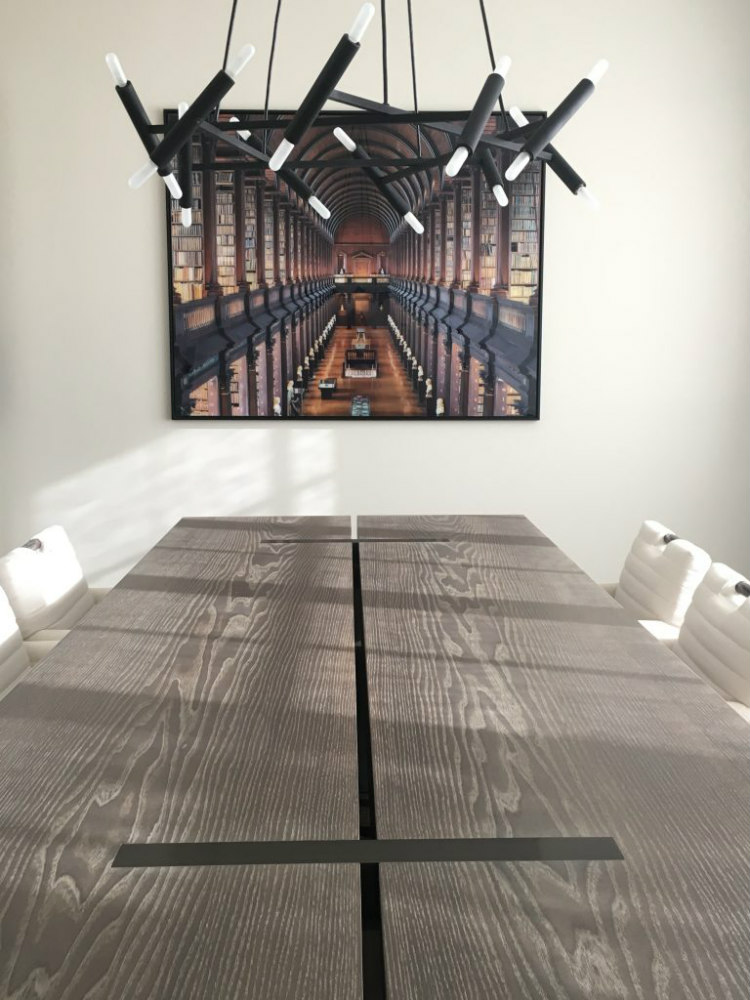 Luxury lives in Mode Interior Designs luxury interior design Luxury Interior Design lives in Mode Interior Designs HAMPTON RESIDENTIAL ART CONSULTANCY AND INTERIOR DESIGN SERVICES Meeting Room
