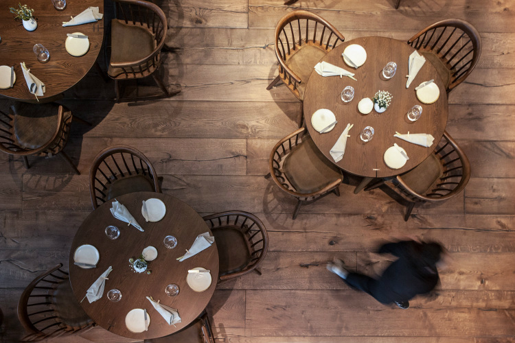 these white walls How These White Walls is Changing the World of Interior Design HIDE restaurant 11