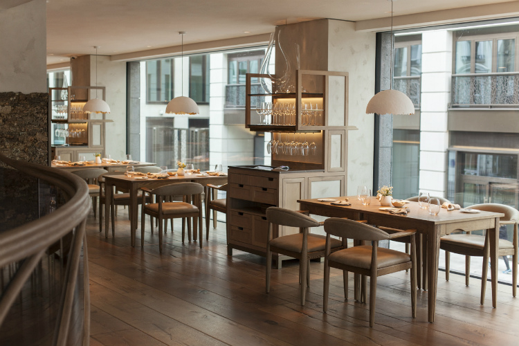 these white walls How These White Walls is Changing the World of Interior Design HIDE restaurant 4
