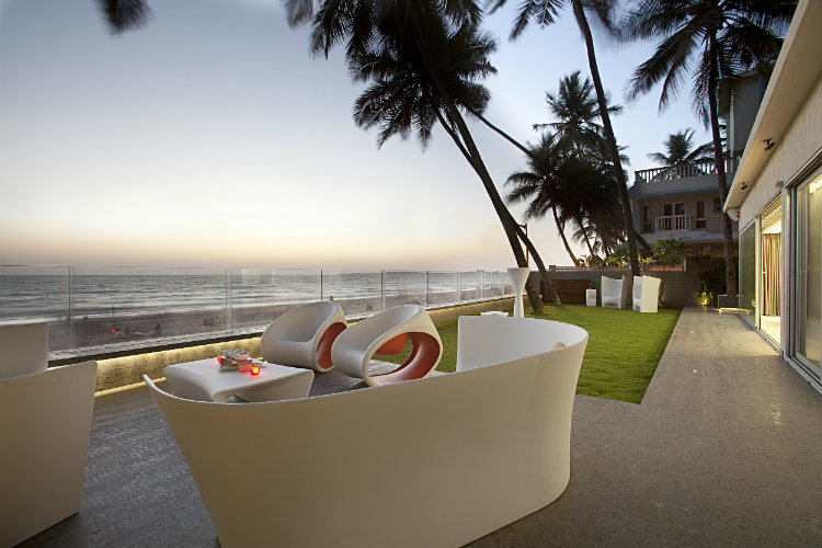 ZZ Architects: Ever-evolving International Design zz architects ZZ Architects: Ever-evolving International Design ZZ Architects Ever evolving International Design Parekh Seaside Apartment