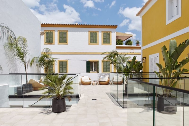eva martinez Eva Martinez: An Oasis of Harmony and Ecleticism Eva Martinez An Oasis of Harmony and Ecleticism