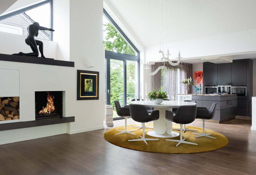Kitchen of a private residence, decorated with grey tones, with a yellow carpet which gives it a fun touch. kitzig design studios Kitzig Design Studios- From Germany to the World Interior INTERNET Wohnraeume Bungalow Muensterland 06 2