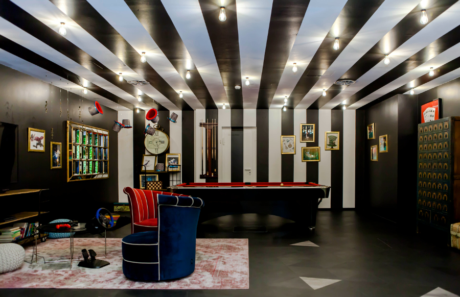 Ivy's Design - The twist we didn't know we needed Alice in Wonderland.  A mix of colors and accessories creating an atypical decor.  ivy's design Ivy’s Design – The twist we didn’t know we needed The Twist of Ivys Design in Modern Interior Decor Alice in Wonderland modern decoration
