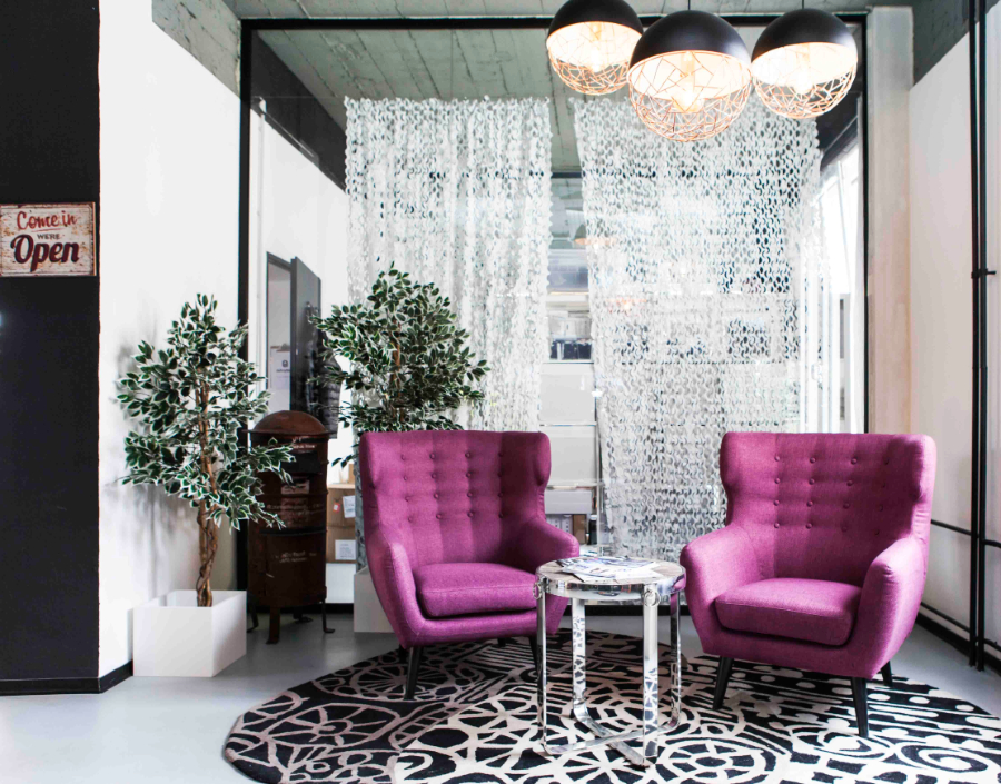 Ivy's Design - The twist we didn't know we needed FIRST COWORKING. Here is present two purple armchairs contrasting with the white curtains behind. ivy's design Ivy’s Design – The twist we didn’t know we needed The Twist of Ivys Design in Modern Interior Decor First Coworking modern decor