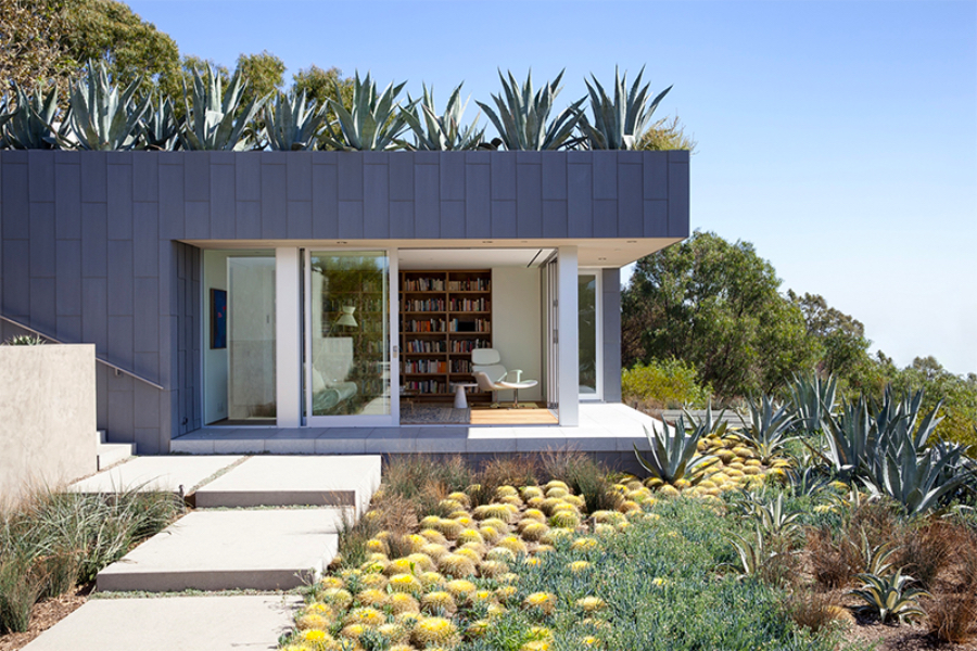SUMMITRIDGE Marmol Radziner outside view of the reading corner. marmol radziner Marmol Radziner: Nature Inspired Architecture mr SUMMITRIDGE 03