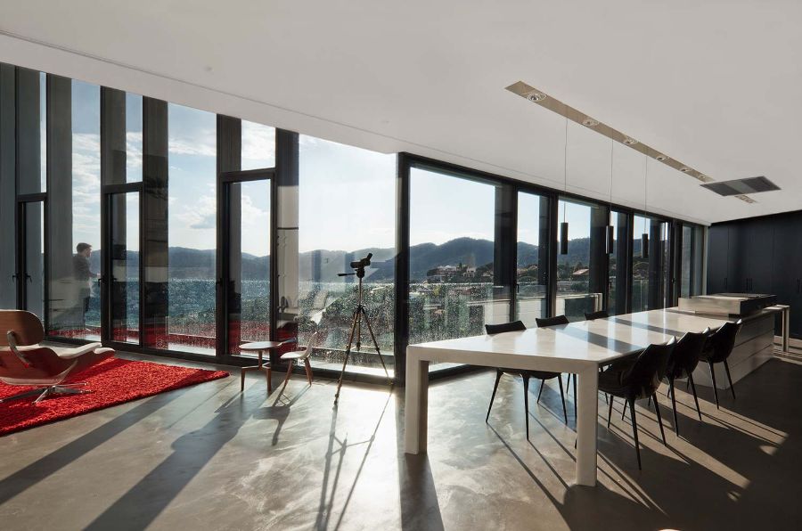 white dining table, black dining chairs, red rug cadaval and solà morales Cadaval And Solà Morales Inspiring Interiors Cadaval And Sola   Morales Inspiring Interiors1 8 1