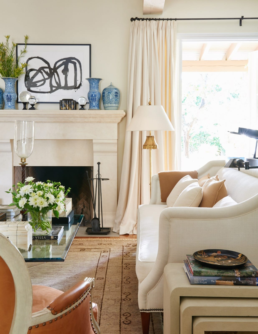Residential Inspiration Ideas by Mark D. Sikes, white details, classic interior residential inspiration ideas Residential Inspiration Ideas by Mark D. Sikes Mark D