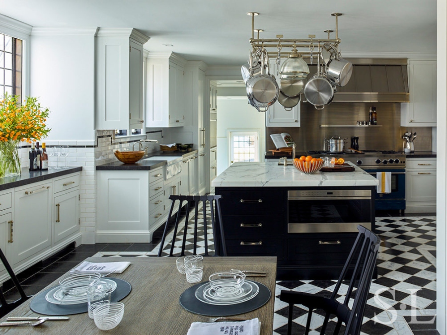 Modern kitchen Interior Design by Suzanne Lovell suzanne lovell Best Residential Interior Designs by Suzanne Lovell 1 Best Residential Interior Designs by Suzanne Lovell Scarsdale Residence
