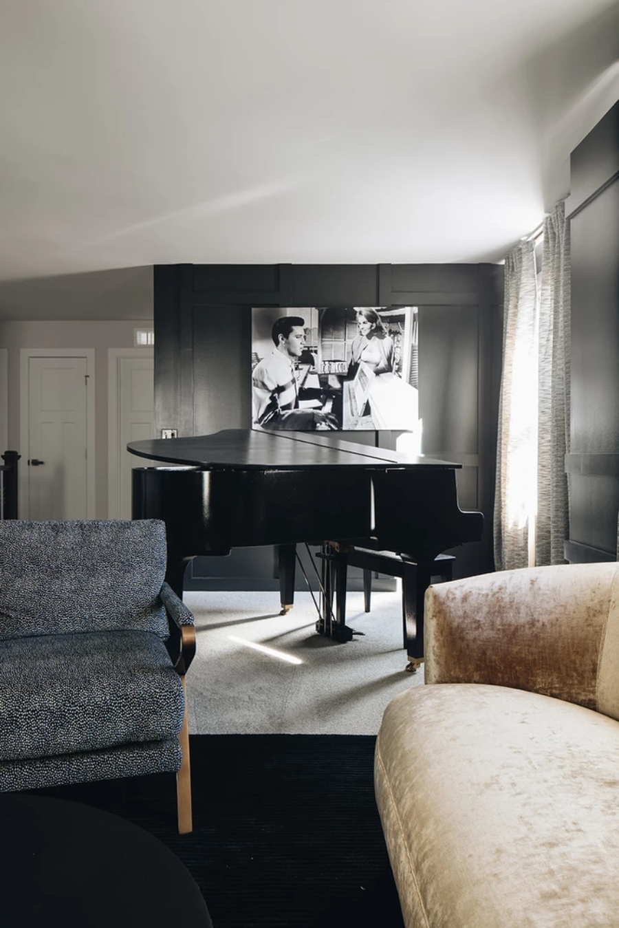 Contemporary Interior Design with Neutral Colors by Tiffany Brooks tiffany brooks Tiffany Brooks Best Residential interior Design Projects 1 Meet the Winiecki  s Tiffany Brooks Best Residential interior Design Projects
