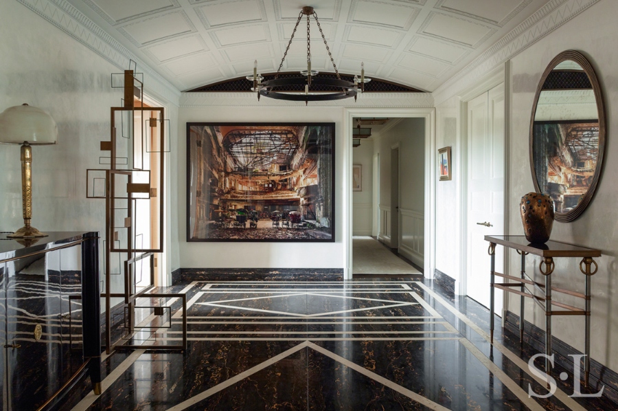 Eccentric Contemporary Hallway Interior Design by Suzanne Lovell  suzanne lovell Best Residential Interior Designs by Suzanne Lovell 5 Best Residential Interior Designs by Suzanne Lovell Lakeview Residence