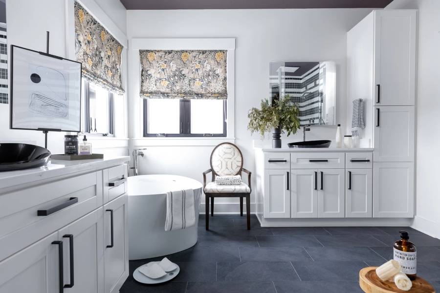 Contemporary Bathroom Interior Design in White Tones by Tiffany Brooks tiffany brooks Tiffany Brooks Best Residential interior Design Projects 5 Mundelein Home Tiffany Brooks Best Residential interior Design Projects