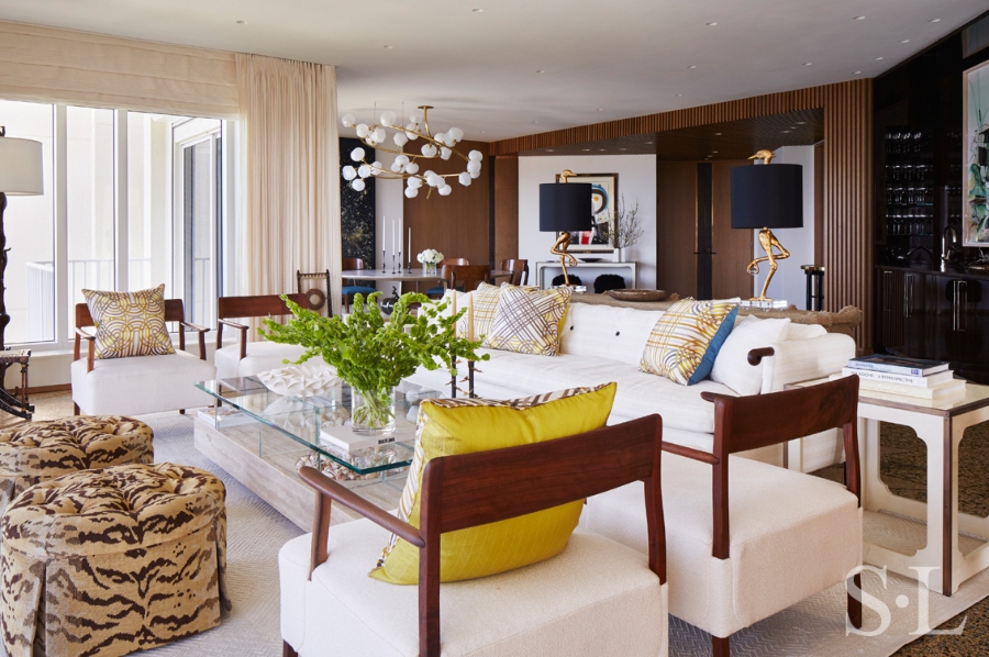 Eclectic Living Room Interior Design by Suzanne Lovell suzanne lovell Best Residential Interior Designs by Suzanne Lovell 6 Best Residential Interior Designs by Suzanne Lovell Gulf Coast Penthouse