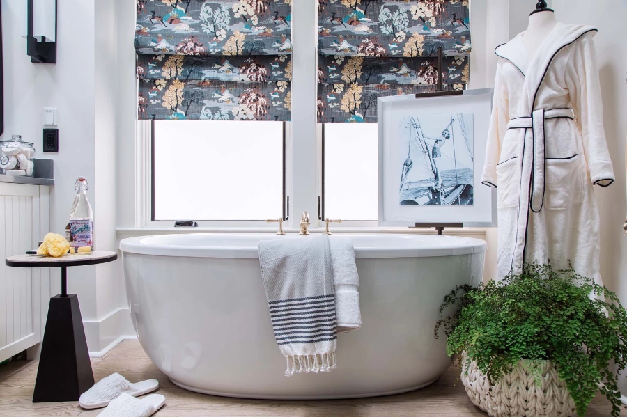 Modern and Clean Bathroom Interior Design by Tiffany Brooks tiffany brooks Tiffany Brooks Best Residential interior Design Projects 7 2018 HGTV Smart Home Tiffany Brooks Best Residential interior Design Projects