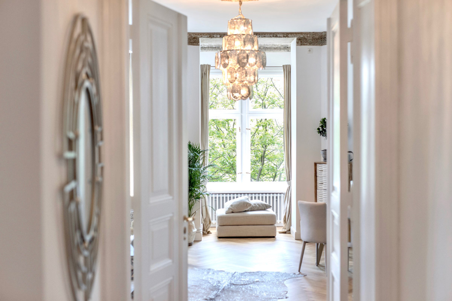 Altberliner Wohnung hallway view to a window, we can see a chandelier and some curtains.  the stilschmiede berlin The Stilschmiede Berlin- Interior Design Inspirations BB Inspiartiosn and Ideas stilschmiede berlin portfolio altberliner wohnung 09