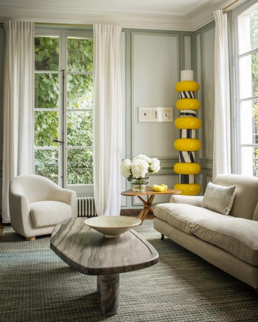 Charles Zana Presents its Residential Projects. Grenelle, Paris Project. Neutral toned Living Room charles zana Charles Zana Presents its Residential Projects Charles Zana Presents its Residential Projects Grenelle PAris900
