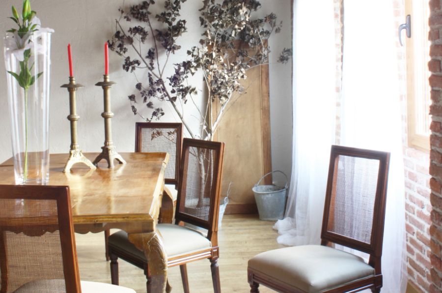 wooden dining table and dining chairs, plants, red candles estudio marcos mela Estudio Marcos Mela Playful Designs Estudio Marcos Mela Playful Designs1 5 1